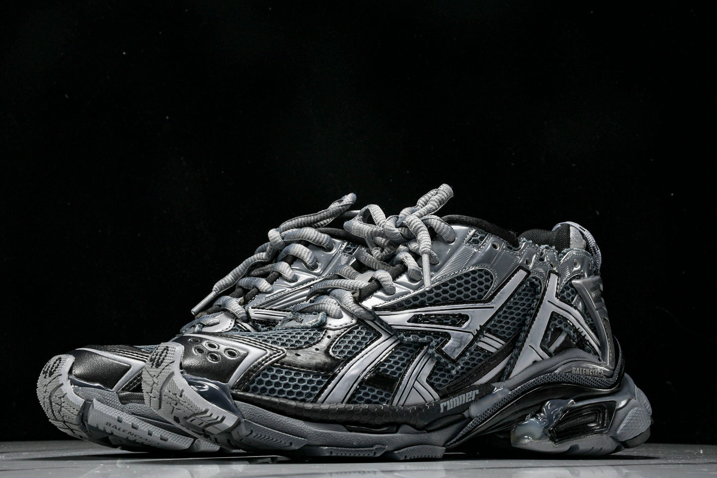 Runner 'Dark Grey Black'