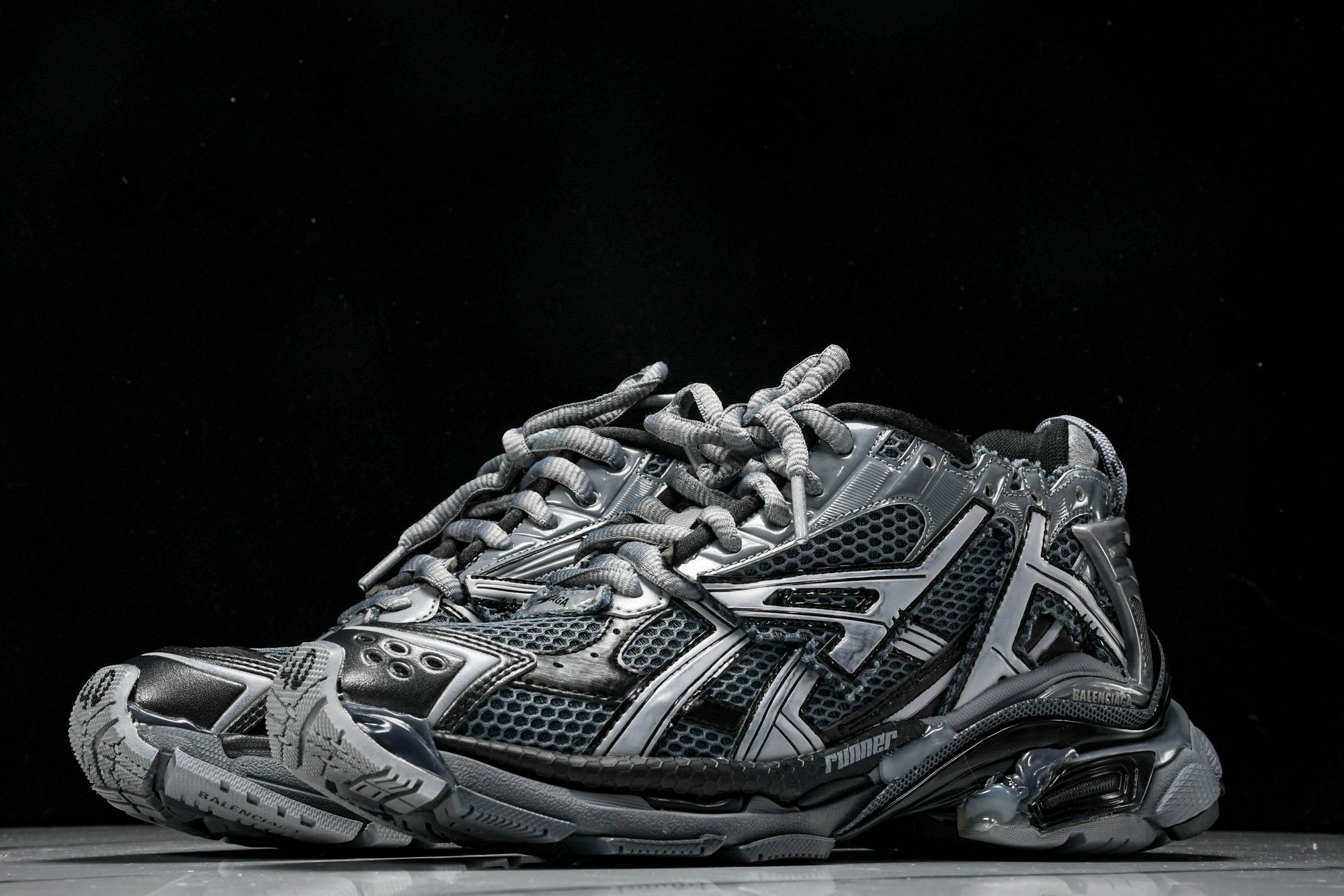 Runner 'Dark Grey Black'