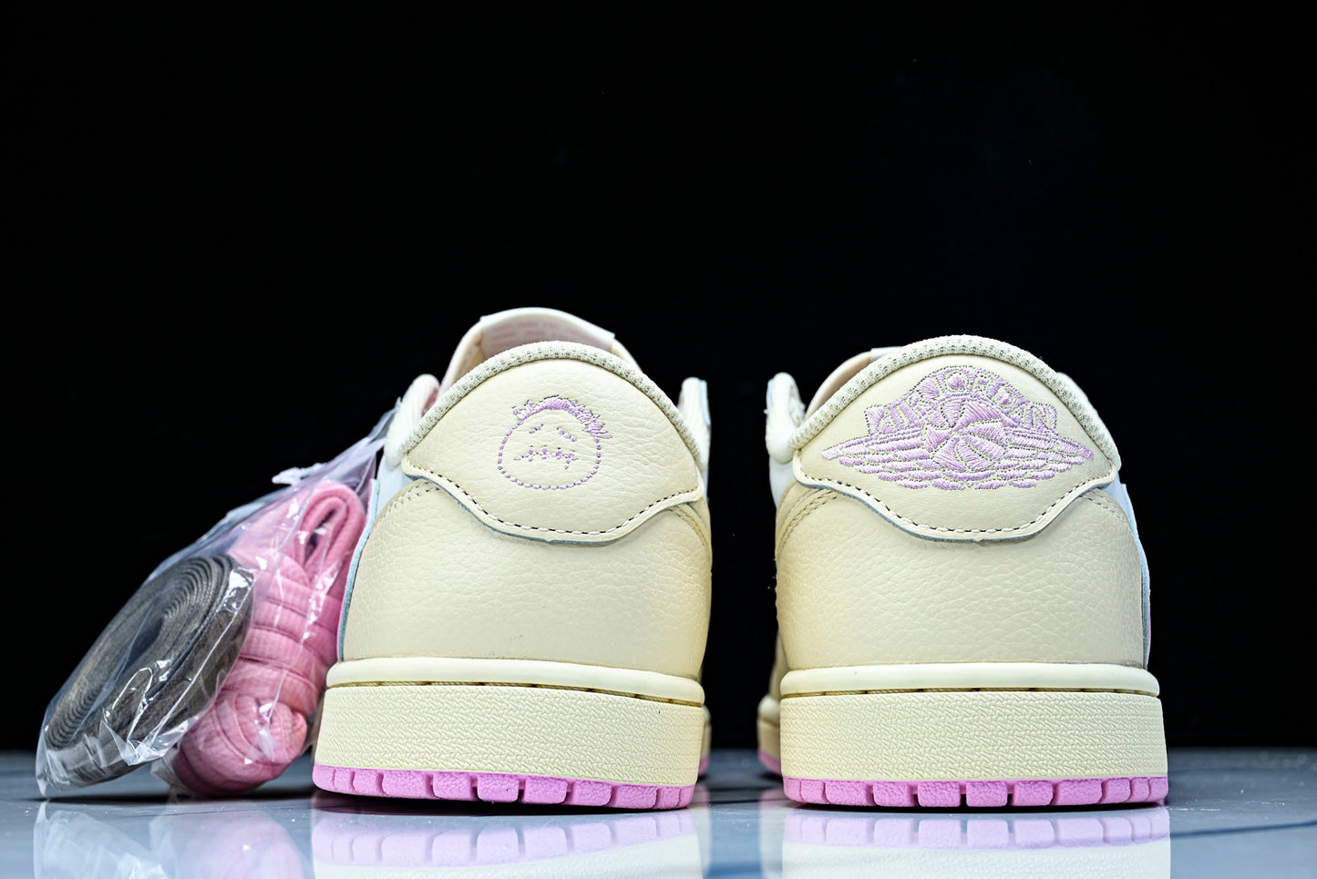 Travis Scott AJ1 Retro Low OG 'Muslin Shy Pink'