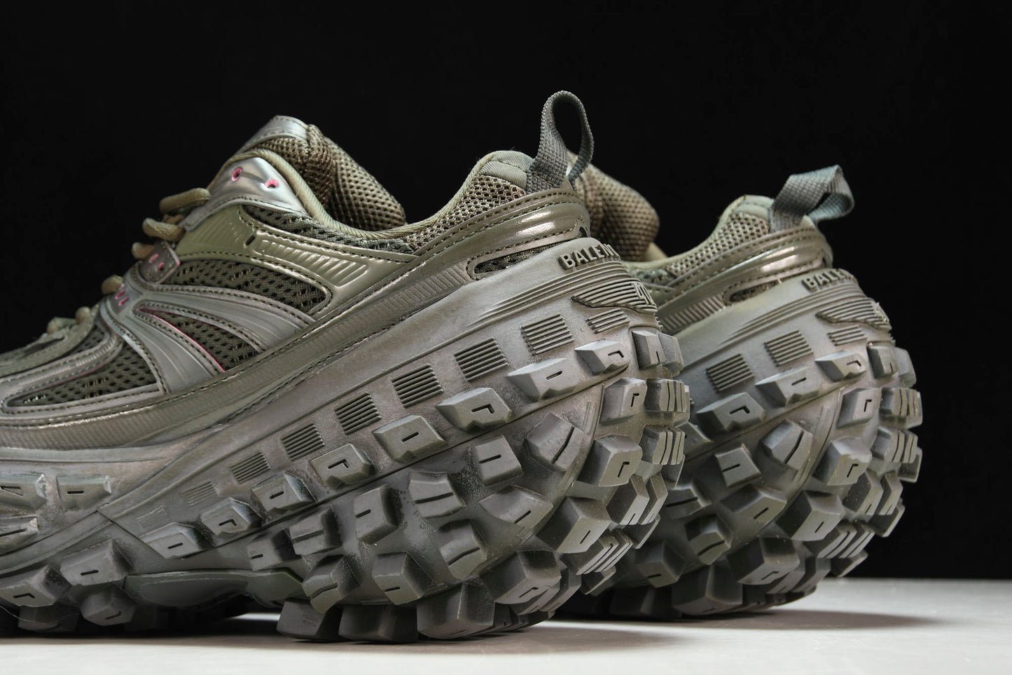 Defender (Bouncer) Sneaker 'Olive'