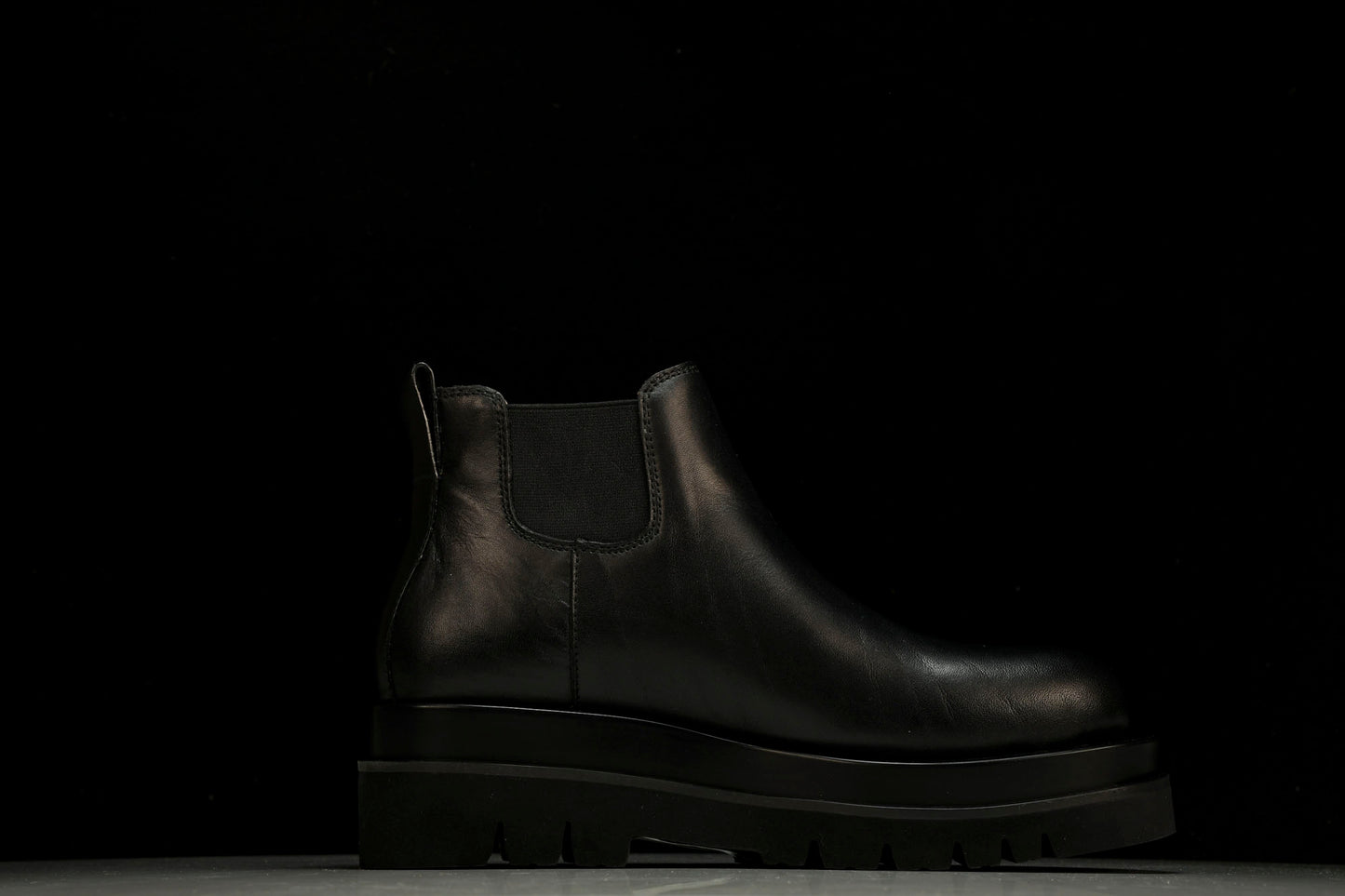 Вottega Veneta Lug Ankle Chelsea Boots 'Black'