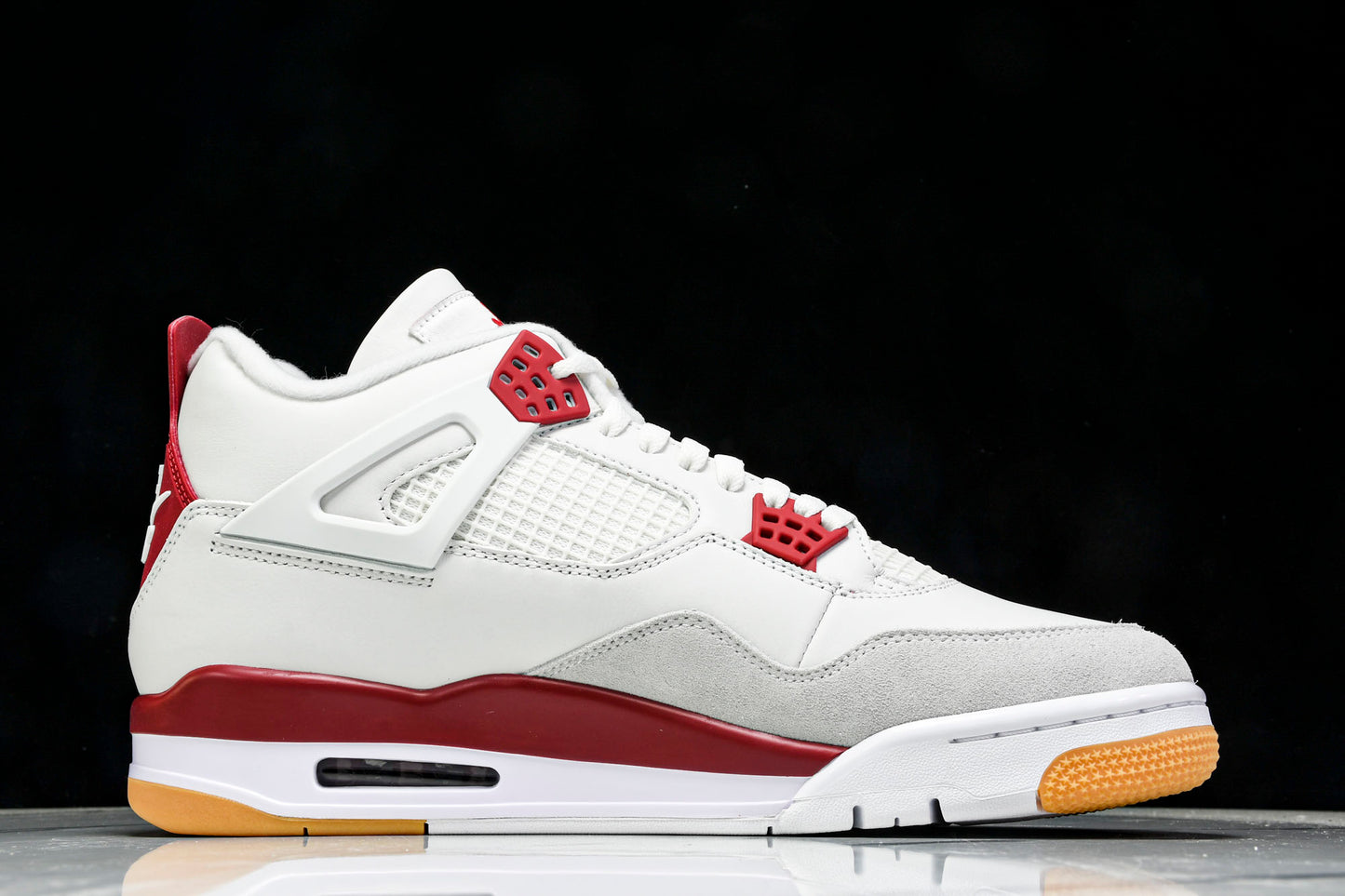 AJ4 Retro SB 'Varsity Red' (Friends & Family)
