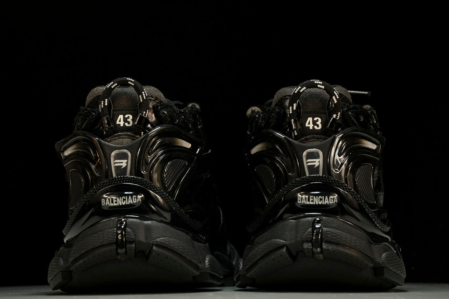Runner 'Triple Black - Glossy'