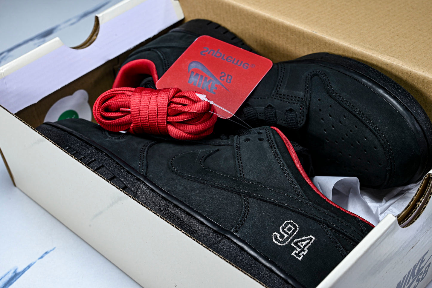 SB Dnk Low x Supreme 94 Black