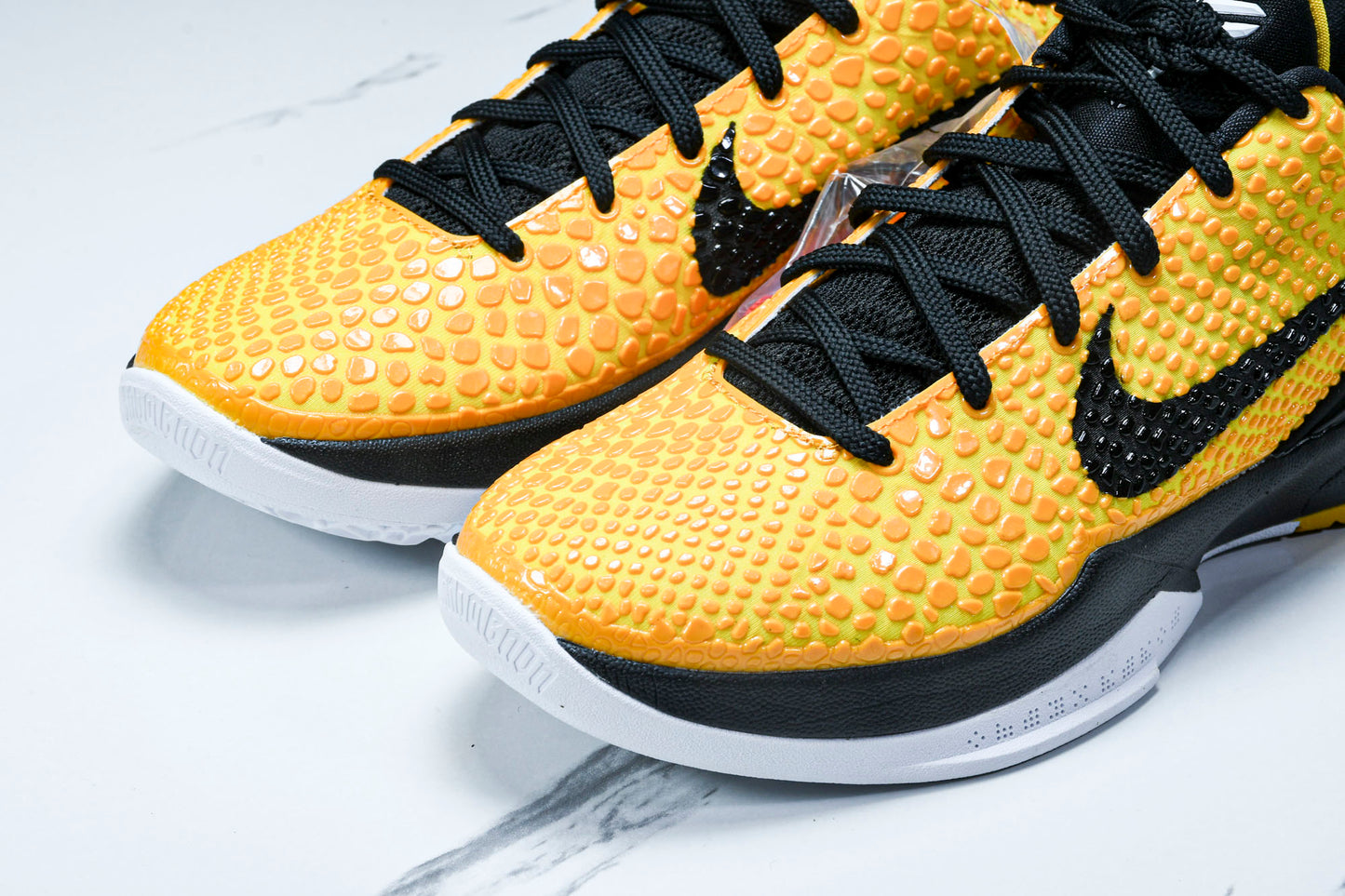 Kobe 6 'Lightning'
