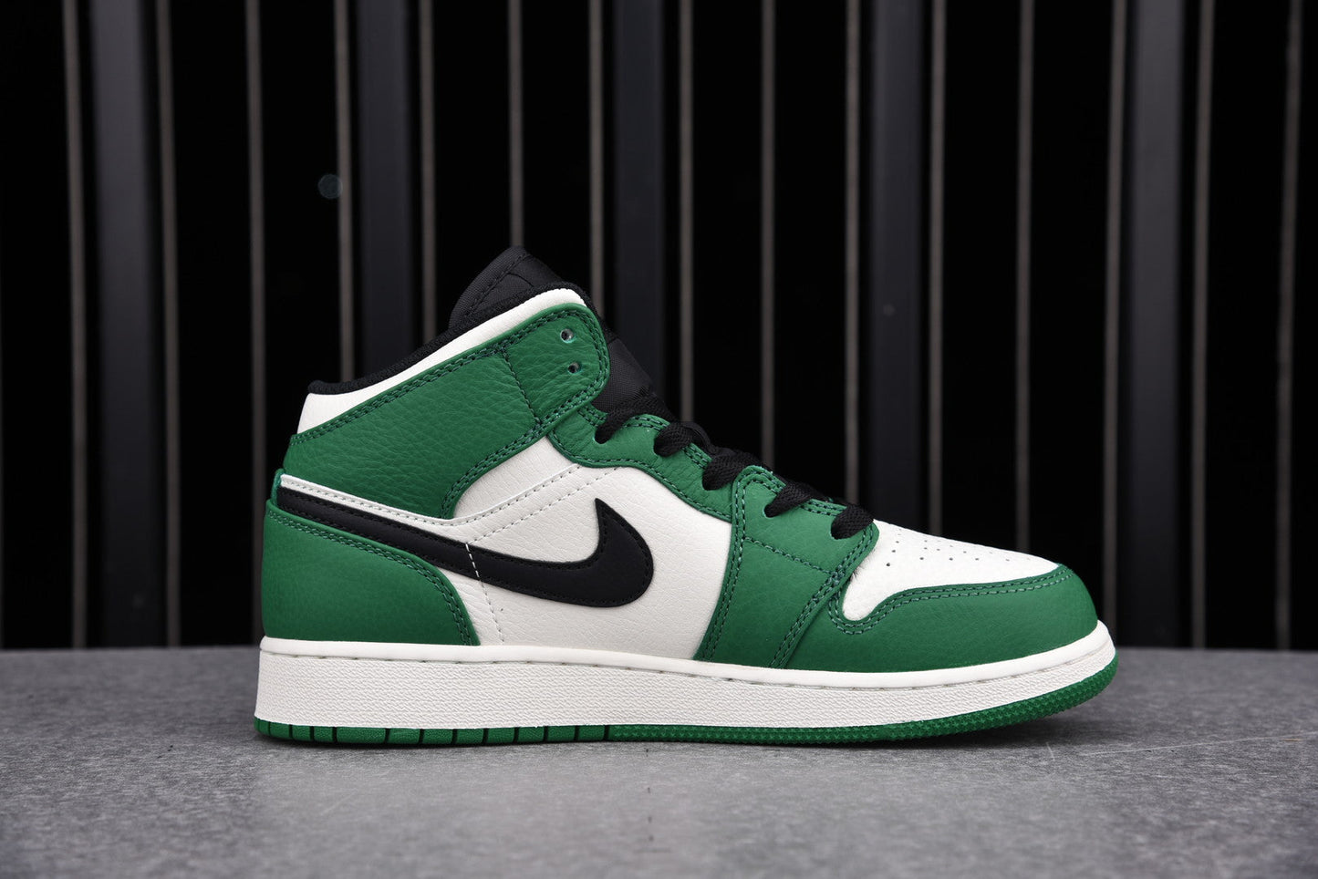 AJ1 Mid SE GS ‘Pine Green’