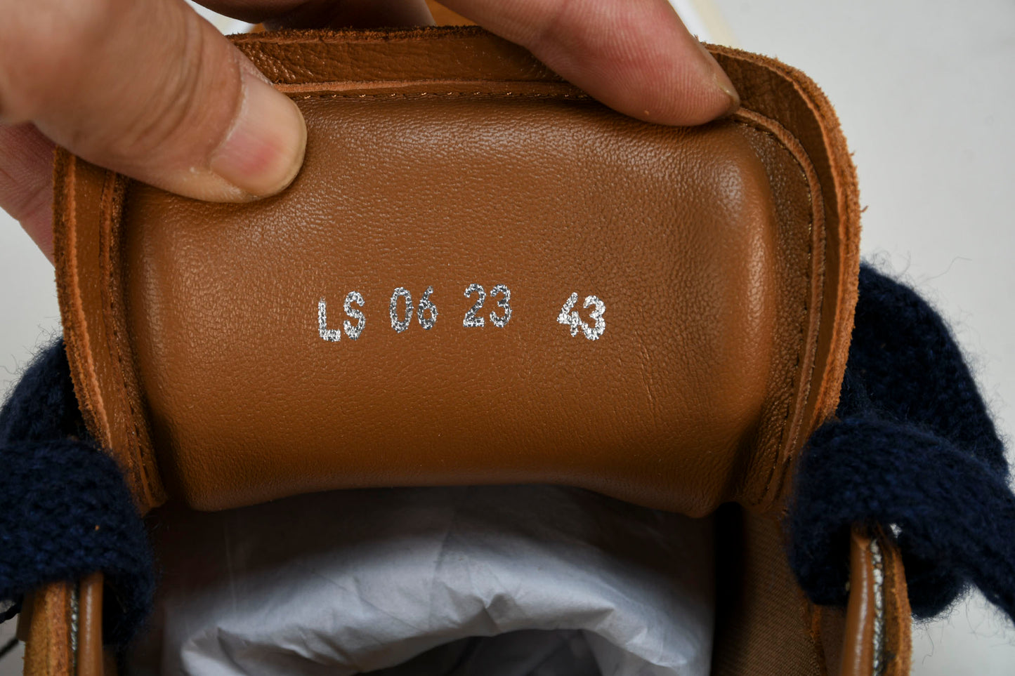D1or B33 'Brown Cream Oblique'