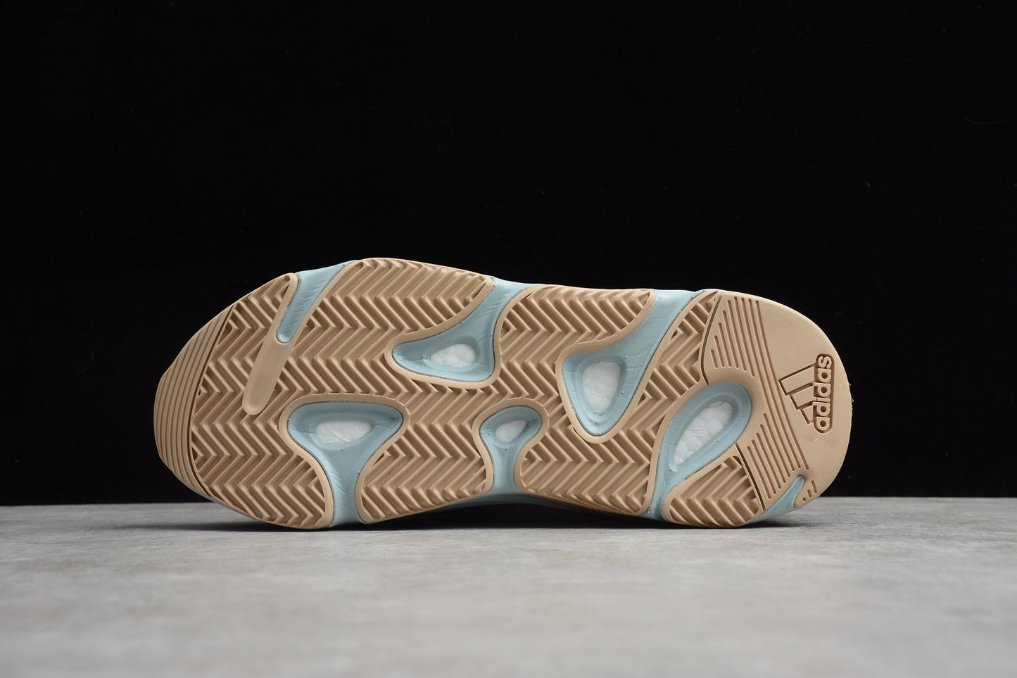 Yzy Boost 700 Carbon Blue